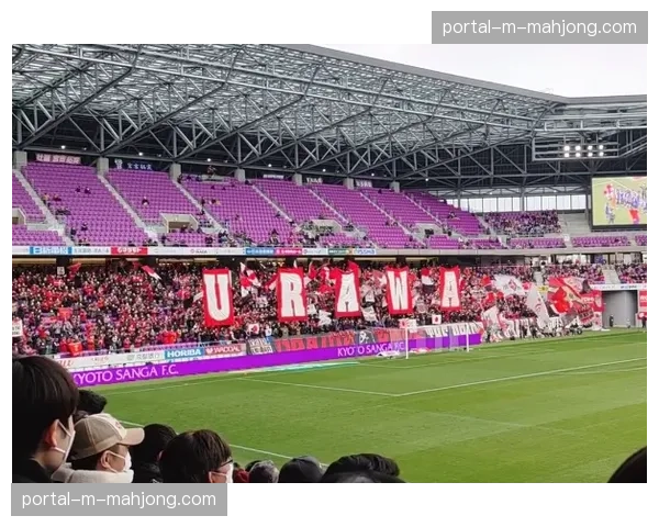 “科隆俱乐部宣布将对主场部分看台进行翻新,以提升观赛体验”